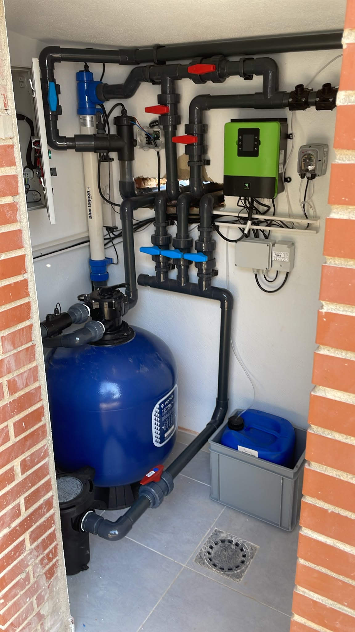 Instalación de fontanería y sistema de bombeo en Benahavís